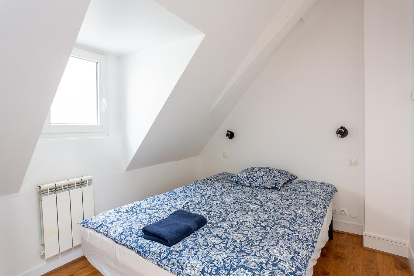 Apartment Le Marais, Romantic Loft Apartment! Min 31 Nights From June To December *