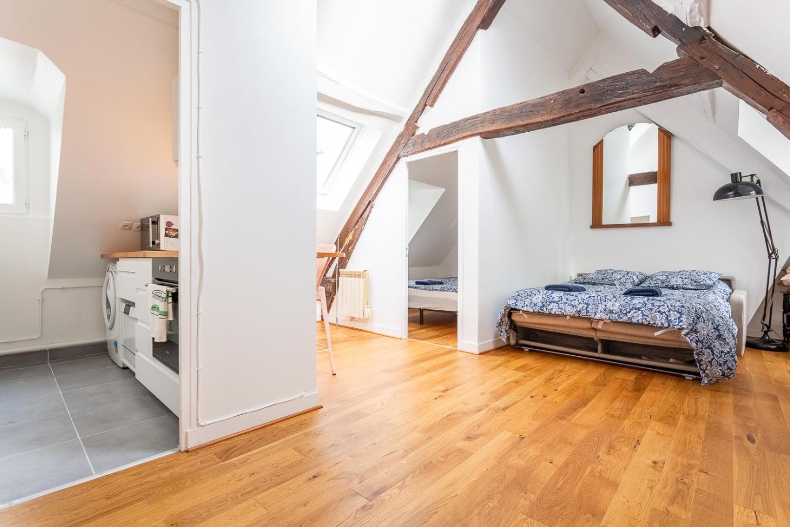 Le Marais, Romantic Loft Apartment! Min 31 Nights From June To December *